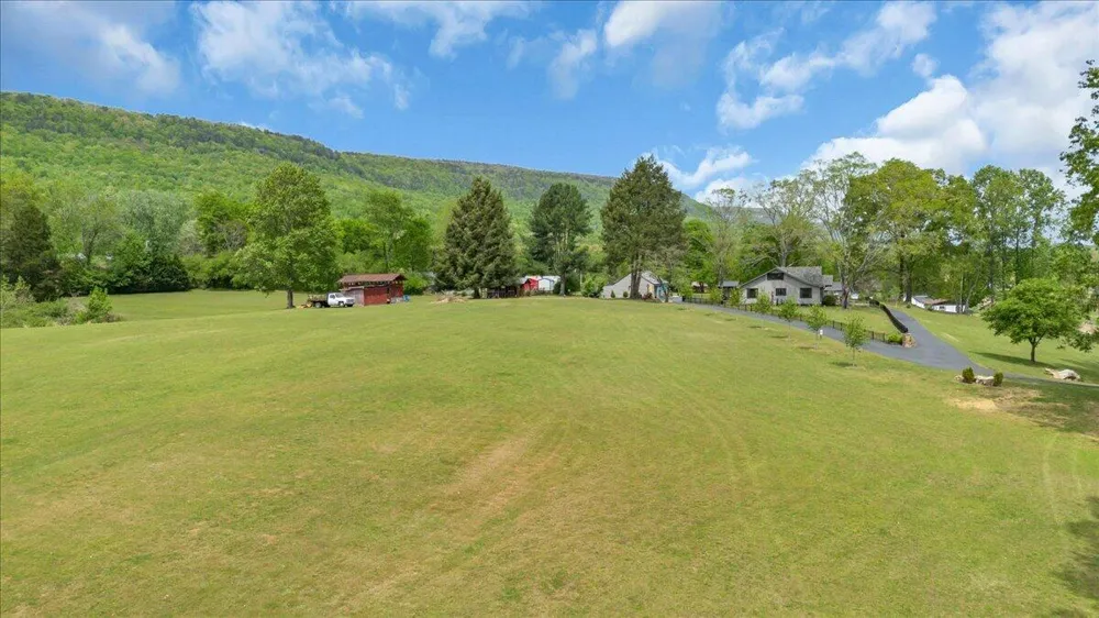 7463 Valley View Highway Whitwell, TN 37397