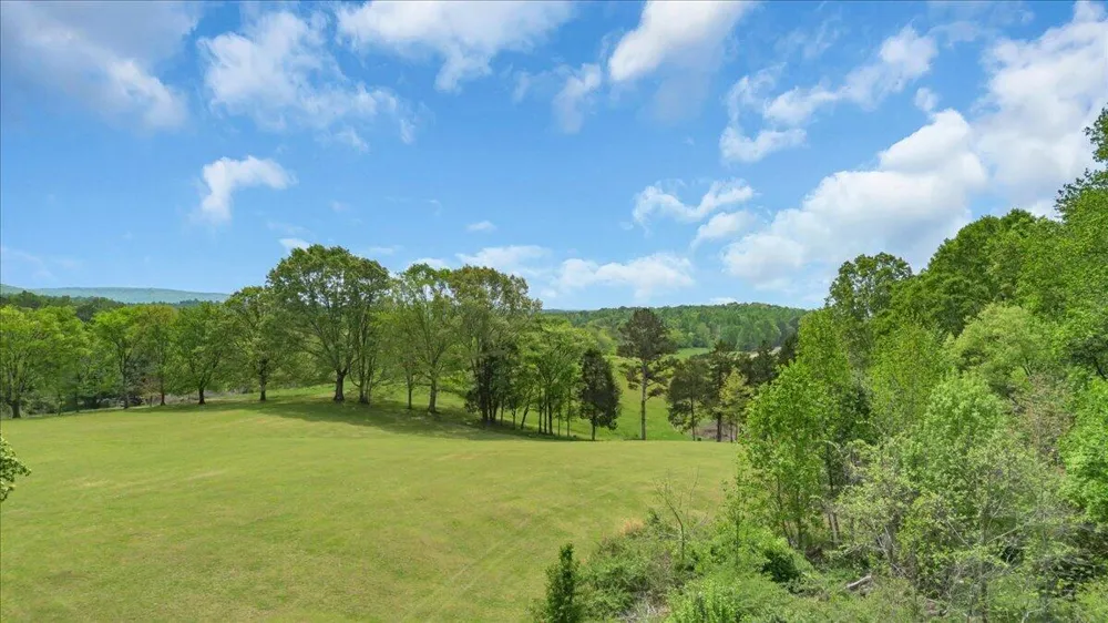 7463 Valley View Highway Whitwell, TN 37397