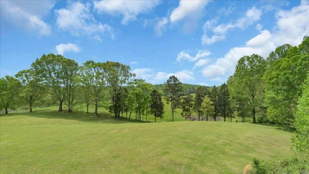 7463 Valley View Highway Whitwell, TN 37397