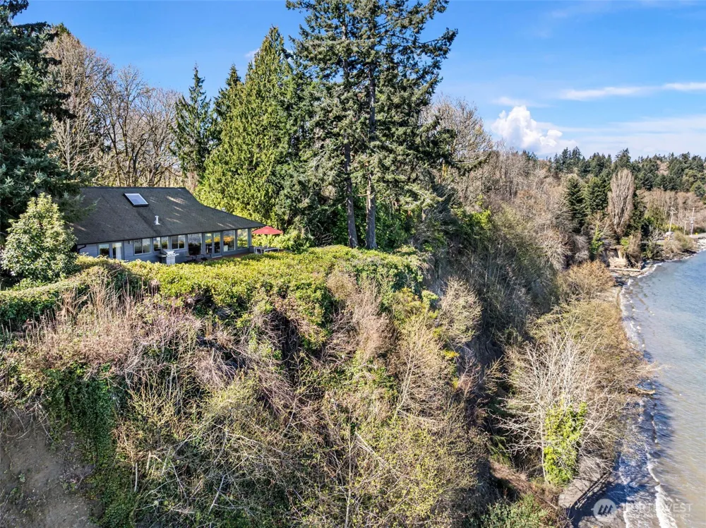 8032 SW 222nd Place Vashon, WA 98070