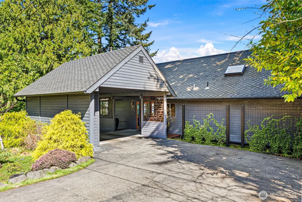 8032 SW 222nd Place Vashon, WA 98070