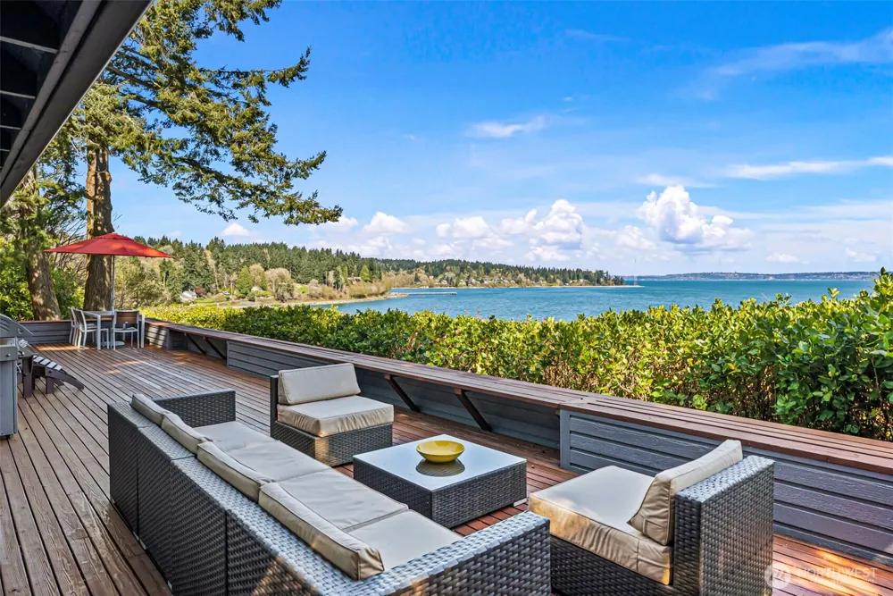 8032 SW 222nd Place Vashon, WA 98070