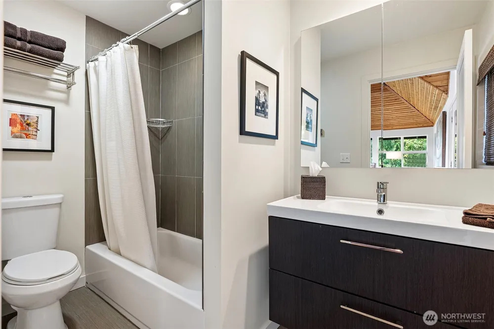 8032 SW 222nd Place Vashon, WA 98070