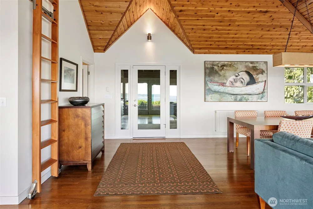8032 SW 222nd Place Vashon, WA 98070