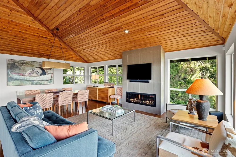 8032 SW 222nd Place Vashon, WA 98070
