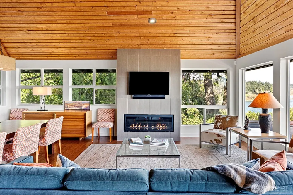 8032 SW 222nd Place Vashon, WA 98070