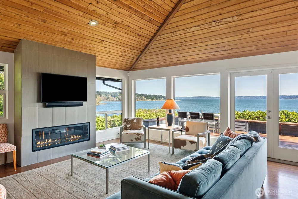 8032 SW 222nd Place Vashon, WA 98070