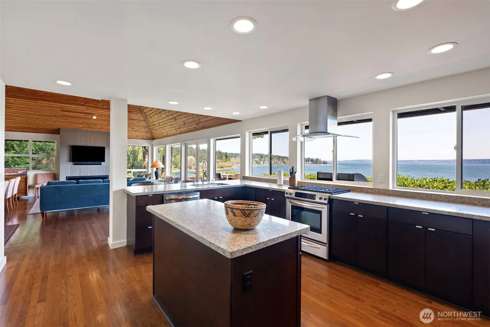 8032 SW 222nd Place Vashon, WA 98070