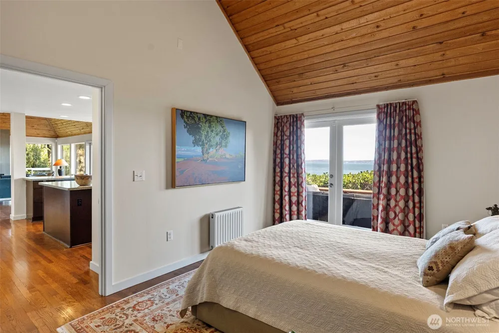 8032 SW 222nd Place Vashon, WA 98070