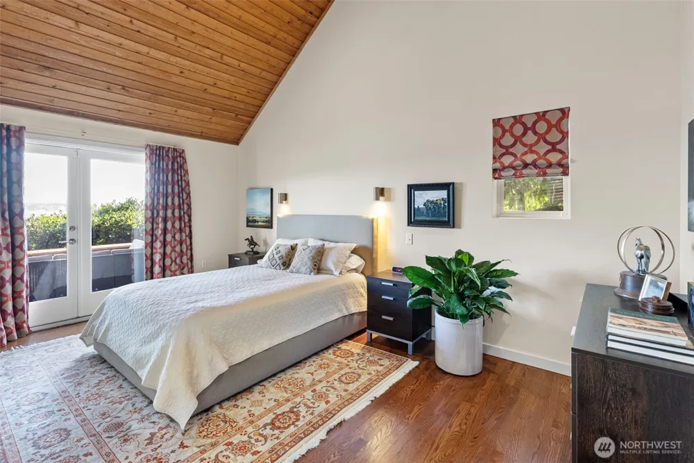 8032 SW 222nd Place Vashon, WA 98070