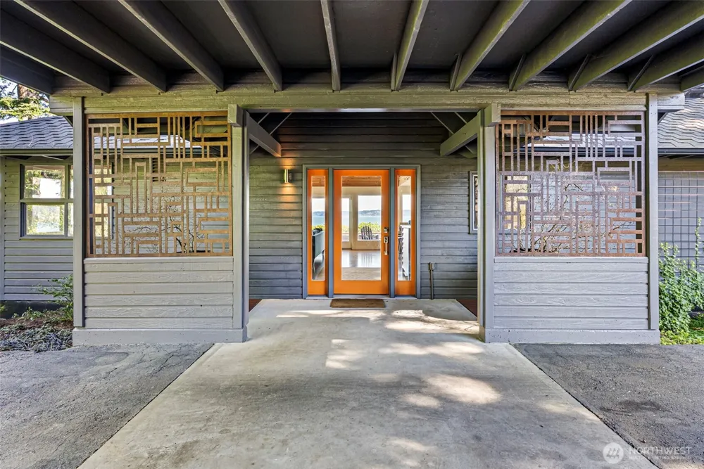 8032 SW 222nd Place Vashon, WA 98070