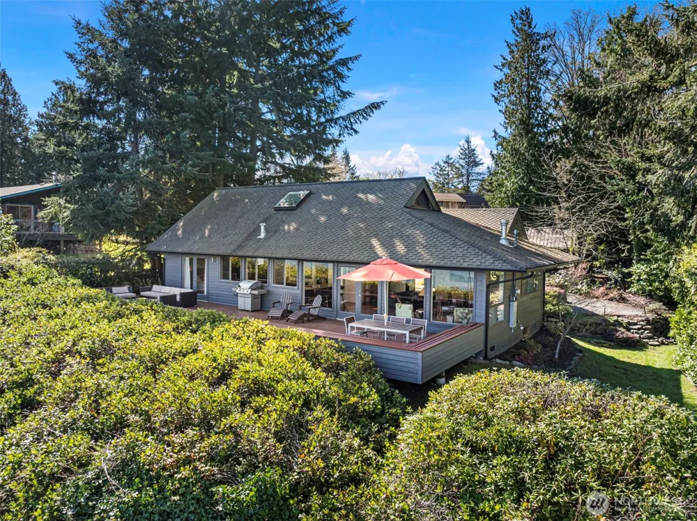 8032 SW 222nd Place Vashon, WA 98070