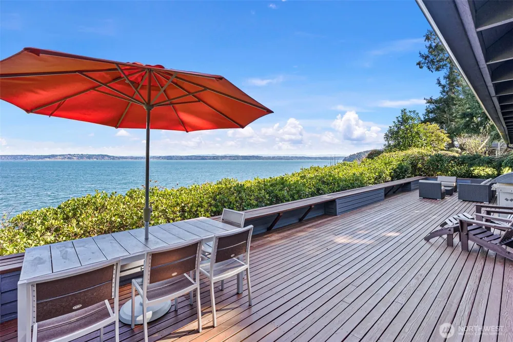 8032 SW 222nd Place Vashon, WA 98070