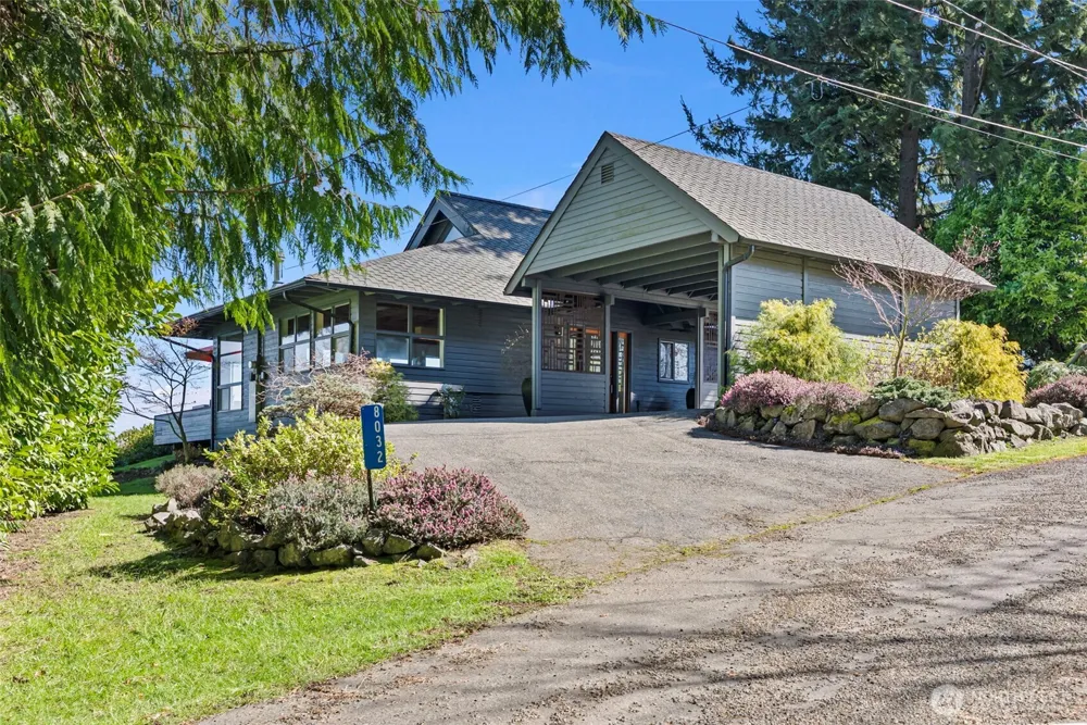 8032 SW 222nd Place Vashon, WA 98070