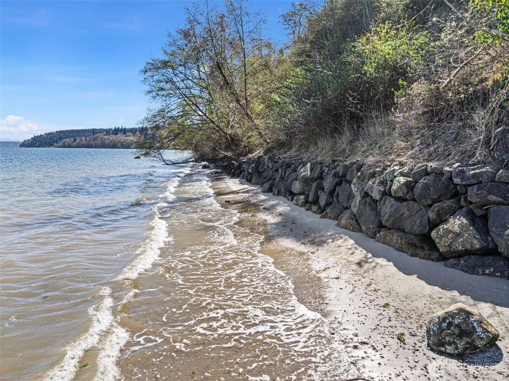 8032 SW 222nd Place Vashon, WA 98070