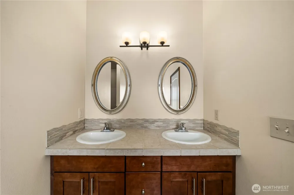 10404 210th Lane SW Rochester, WA 98579