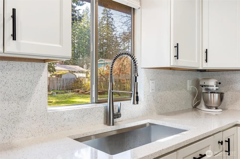 28915 229th Place SE Black Diamond, WA 98010