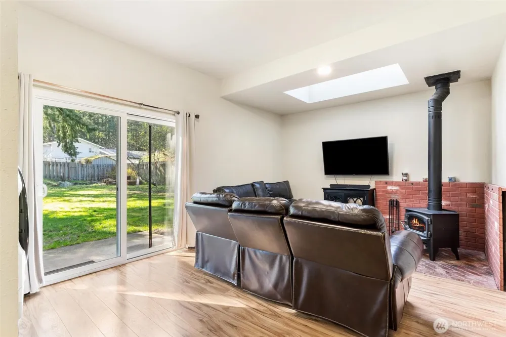 28915 229th Place SE Black Diamond, WA 98010