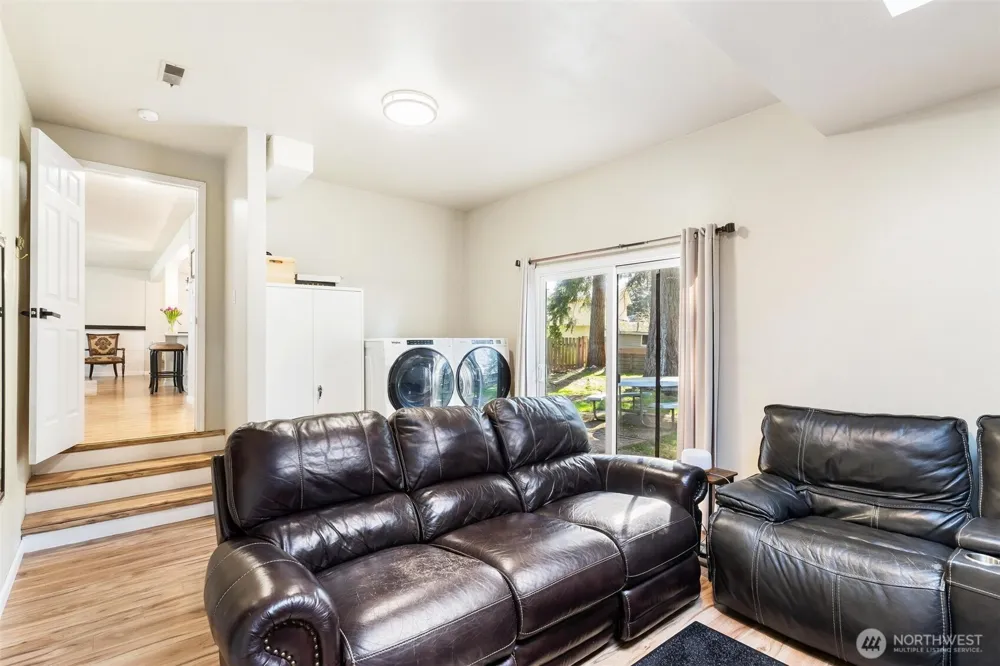 28915 229th Place SE Black Diamond, WA 98010