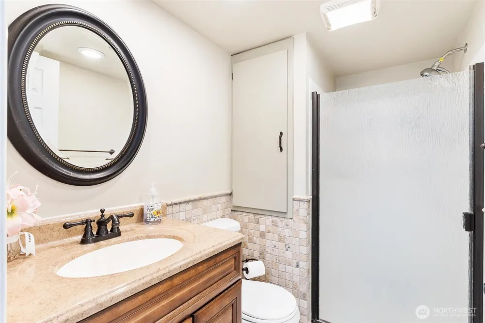 28915 229th Place SE Black Diamond, WA 98010