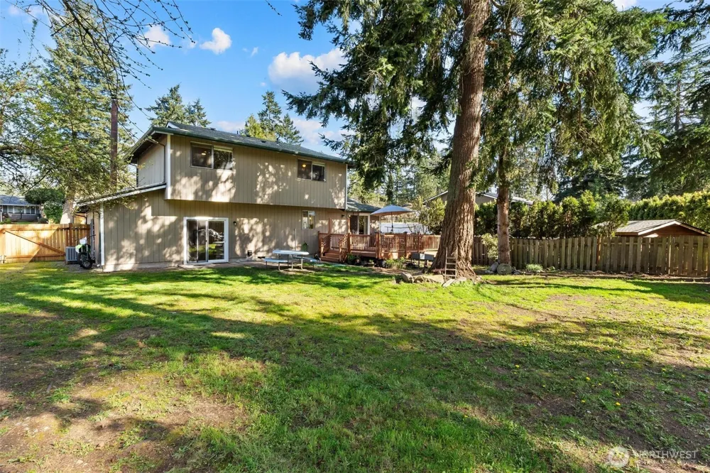 28915 229th Place SE Black Diamond, WA 98010