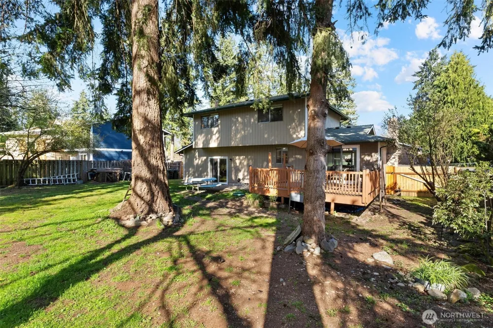 28915 229th Place SE Black Diamond, WA 98010