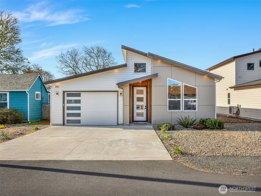 201 24th Street NE Long Beach, WA 98631