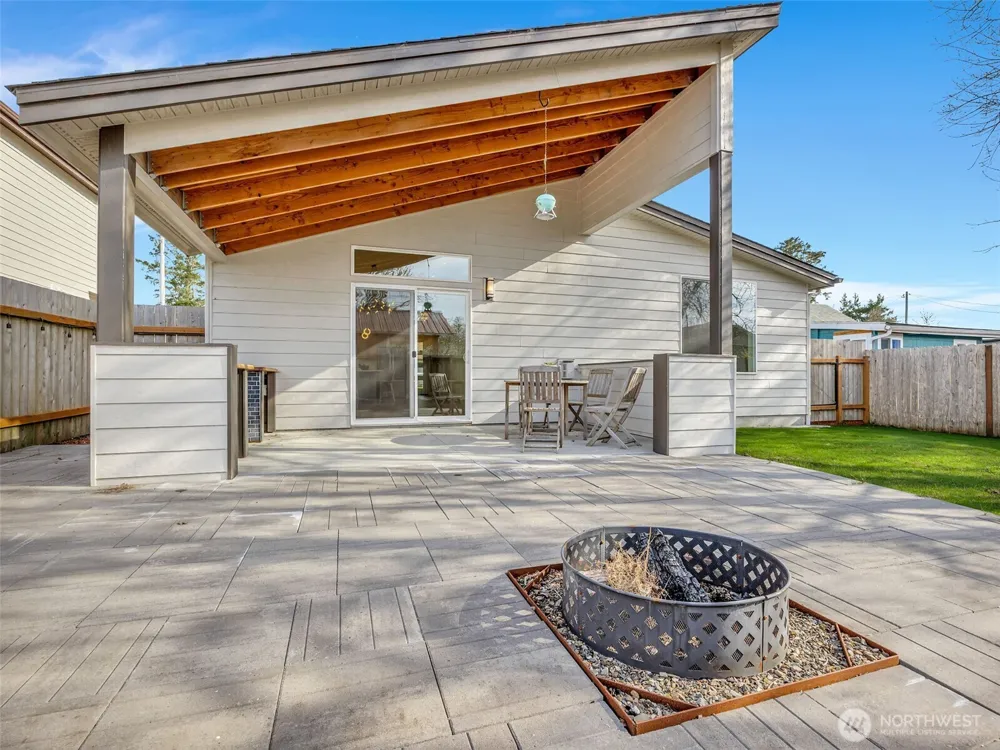 201 24th Street NE Long Beach, WA 98631
