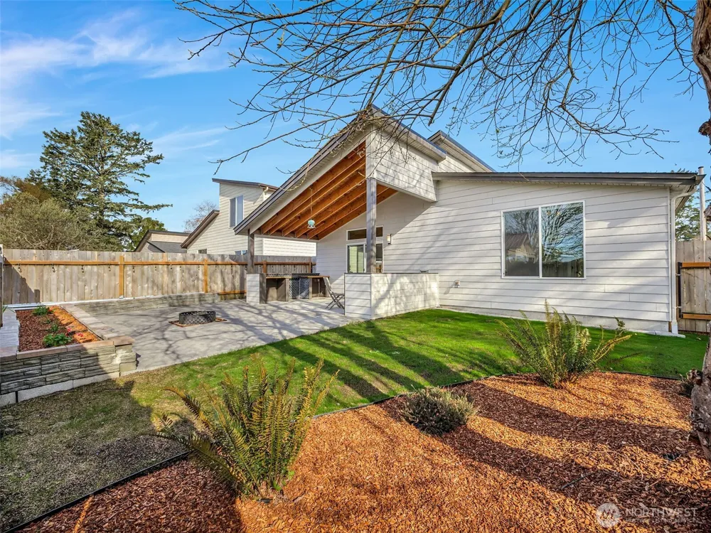 201 24th Street NE Long Beach, WA 98631