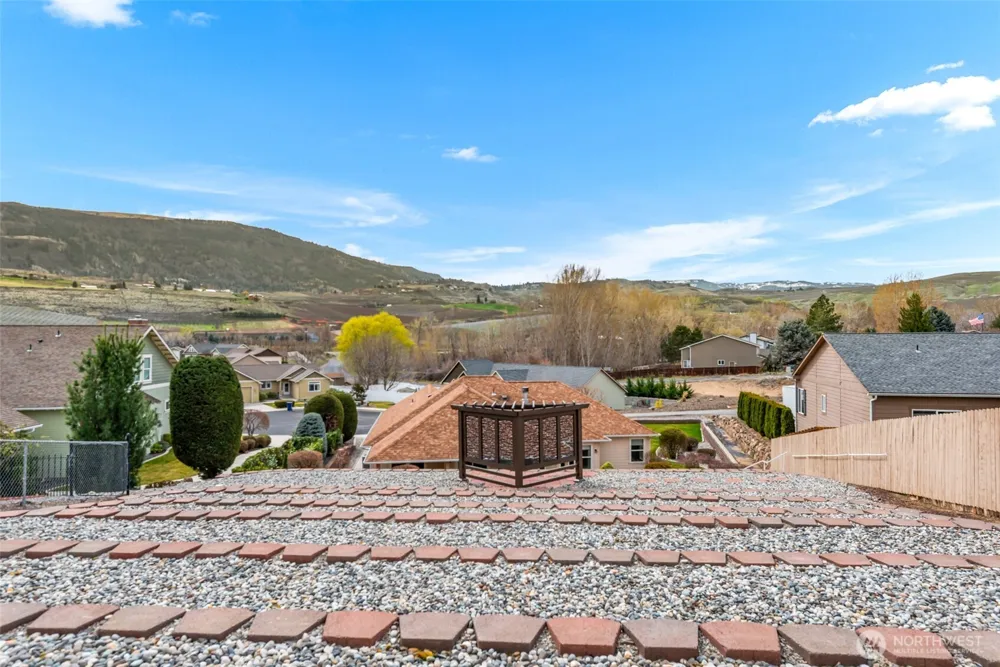 48 Luther Court Malaga, WA 98828