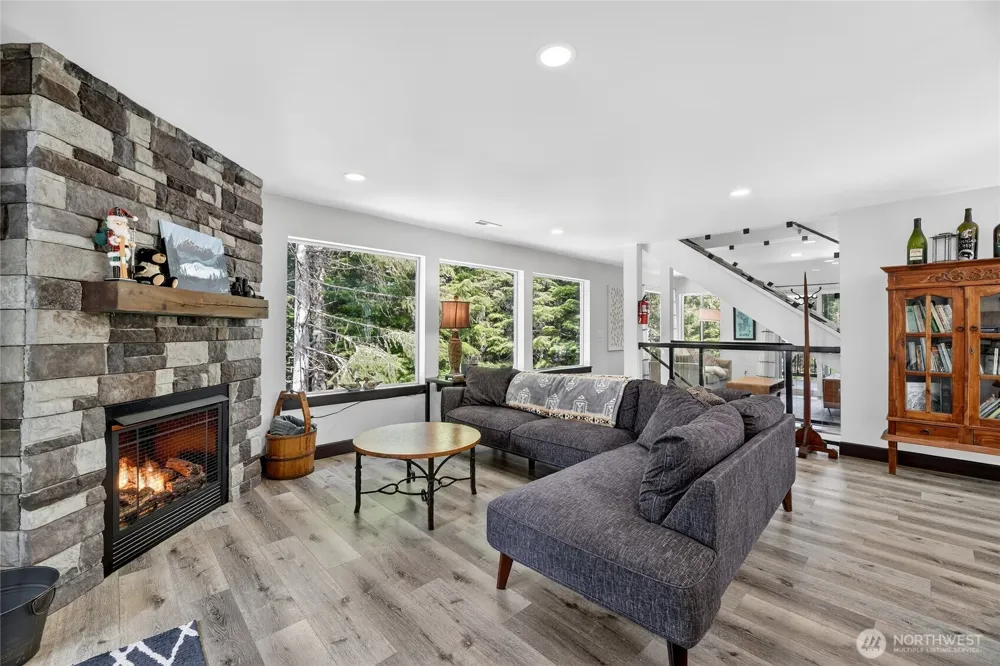 60 Snoqualmie Village Dr Snoqualmie Pass, WA 98068