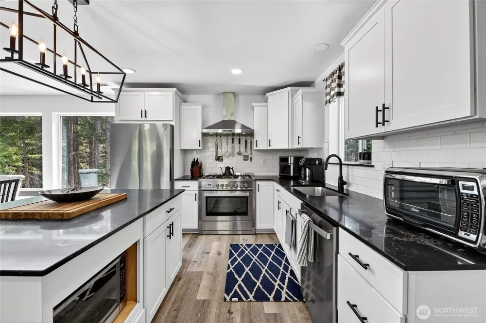 60 Snoqualmie Village Dr Snoqualmie Pass, WA 98068