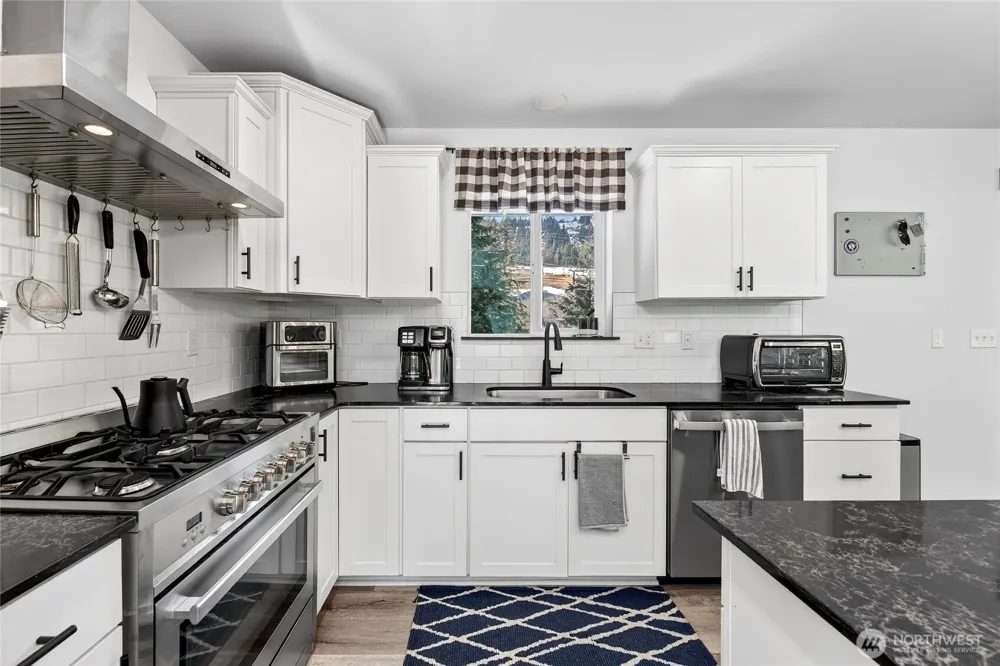 60 Snoqualmie Village Dr Snoqualmie Pass, WA 98068