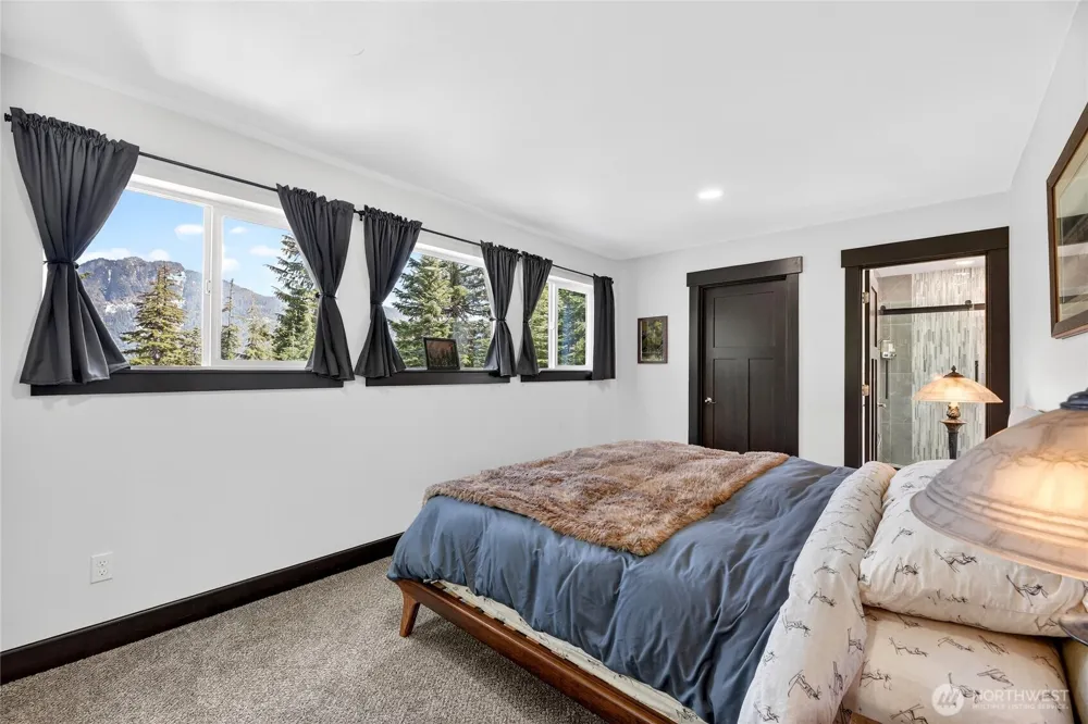 60 Snoqualmie Village Dr Snoqualmie Pass, WA 98068