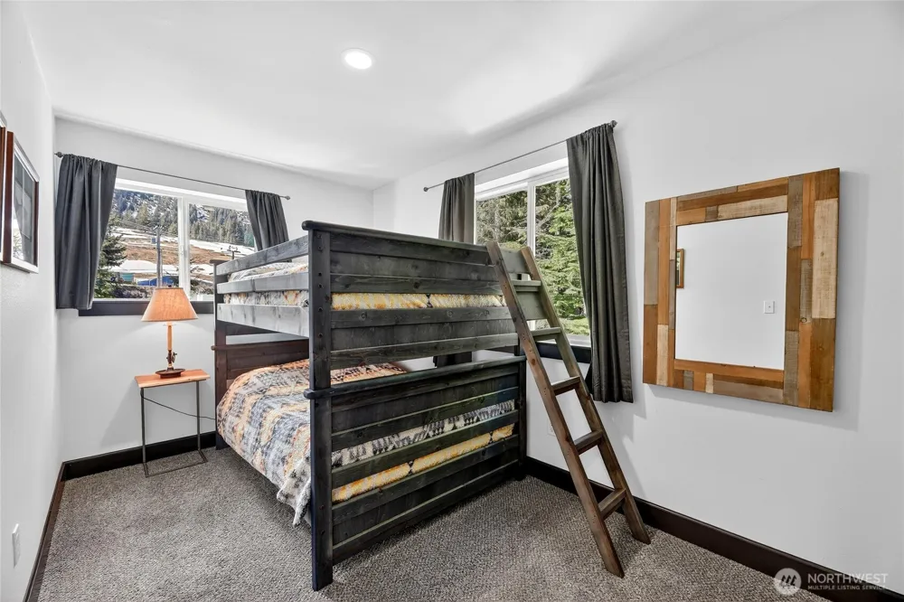 60 Snoqualmie Village Dr Snoqualmie Pass, WA 98068