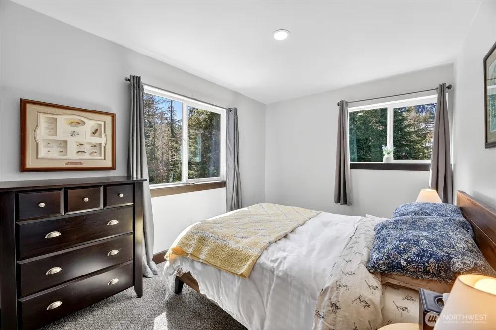 60 Snoqualmie Village Dr Snoqualmie Pass, WA 98068