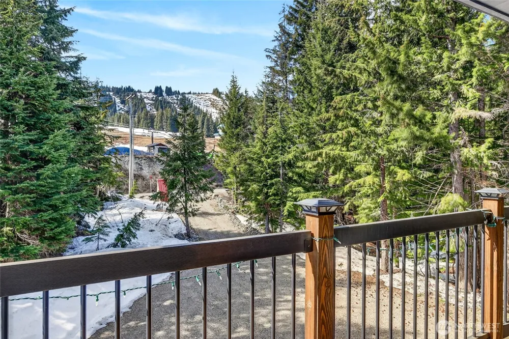 60 Snoqualmie Village Dr Snoqualmie Pass, WA 98068