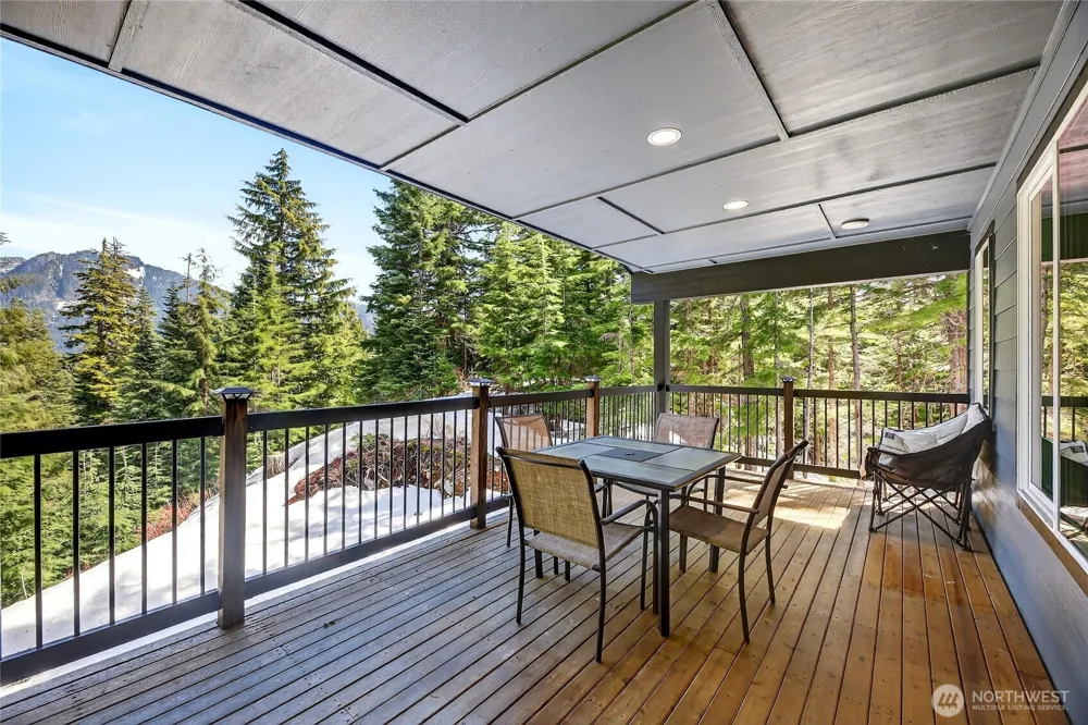 60 Snoqualmie Village Dr Snoqualmie Pass, WA 98068