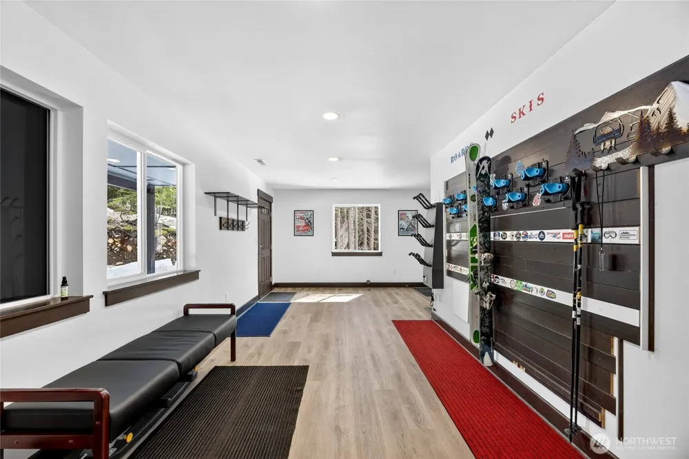 60 Snoqualmie Village Dr Snoqualmie Pass, WA 98068