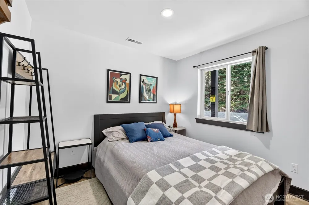 60 Snoqualmie Village Dr Snoqualmie Pass, WA 98068
