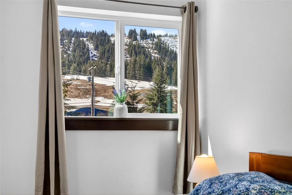 60 Snoqualmie Village Dr Snoqualmie Pass, WA 98068