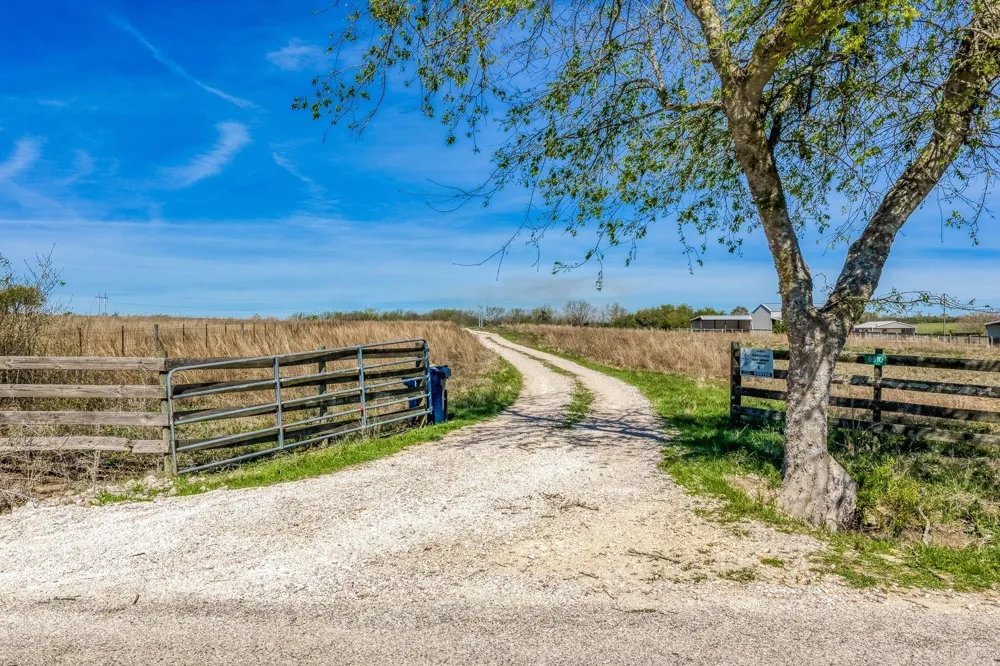 6510 Ganske Road Burton, TX 77835