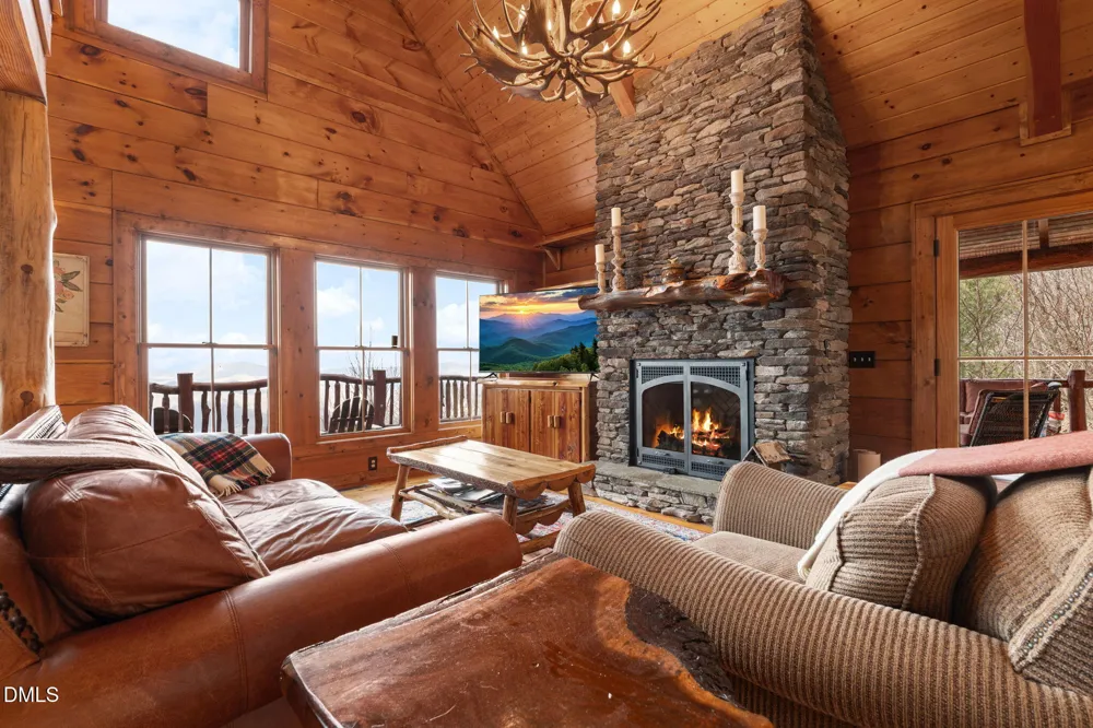 635 Acorn Nvno Zionville, NC 28698