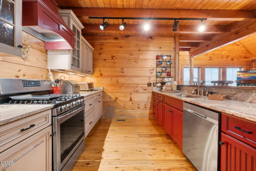 635 Acorn Nvno Zionville, NC 28698