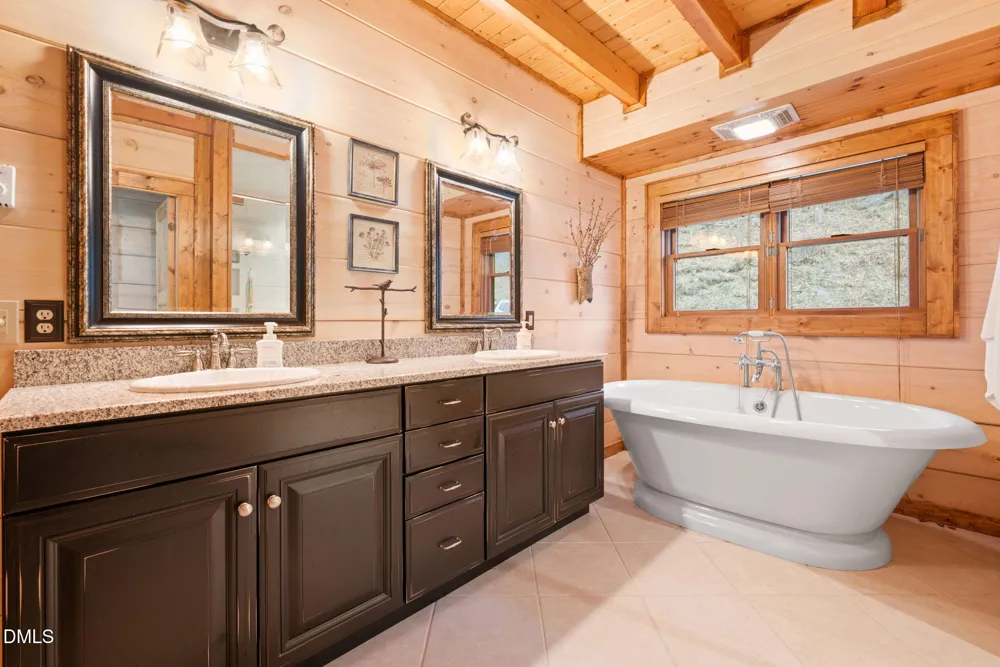 635 Acorn Nvno Zionville, NC 28698
