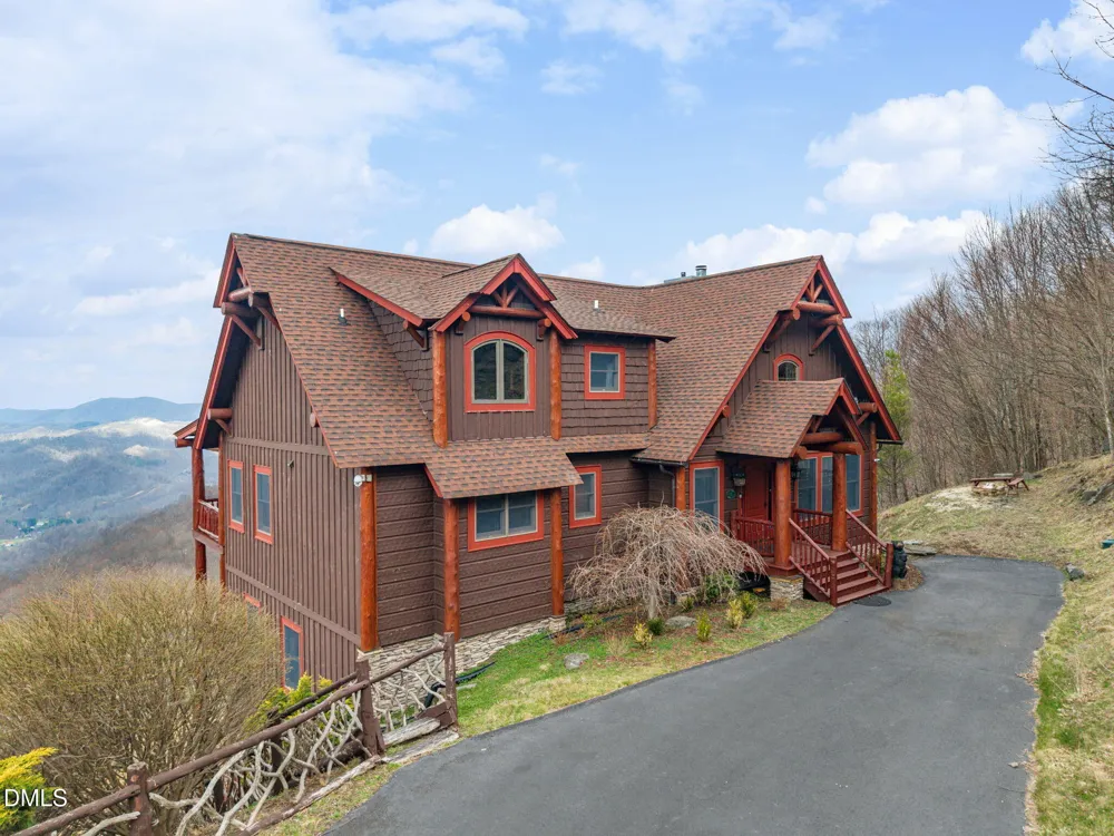 635 Acorn Nvno Zionville, NC 28698