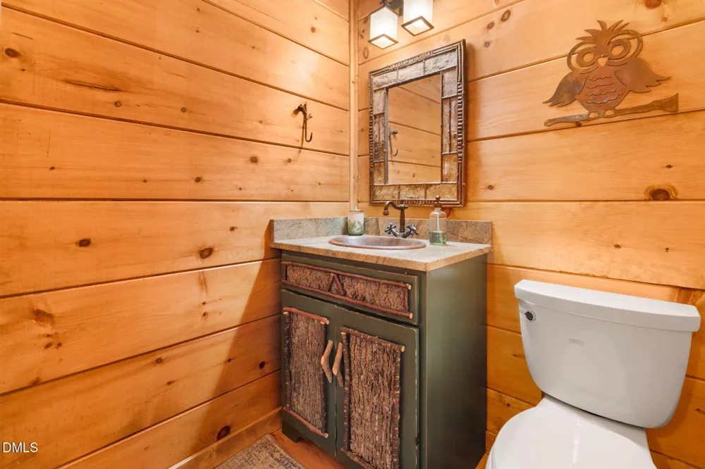 635 Acorn Nvno Zionville, NC 28698