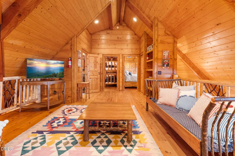 635 Acorn Nvno Zionville, NC 28698