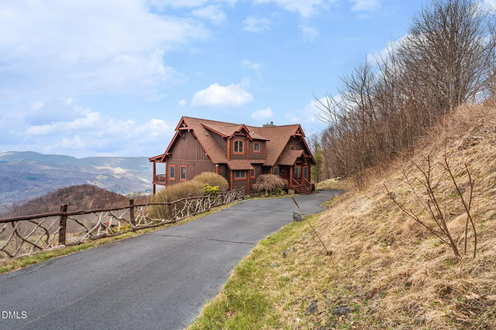 635 Acorn Nvno Zionville, NC 28698