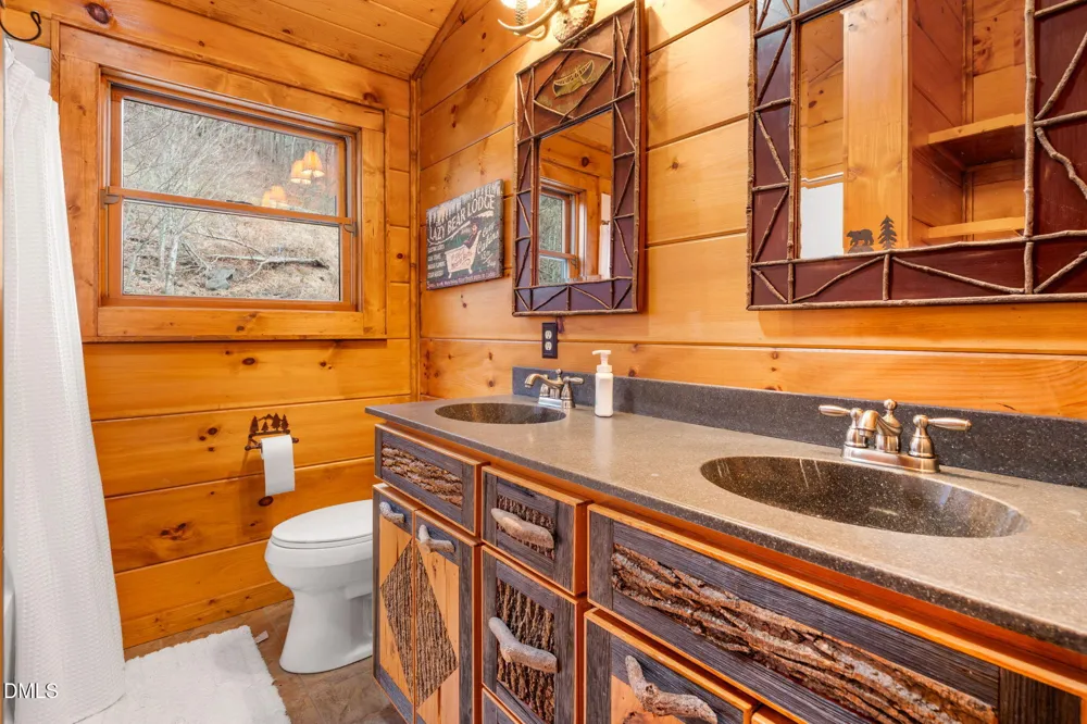 635 Acorn Nvno Zionville, NC 28698